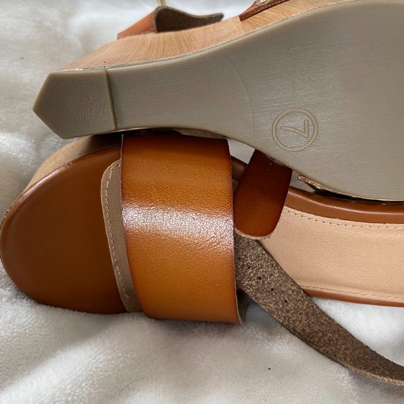Oralee Wedged Platform Sandals - NEVER WORN - Picture 4 of 4